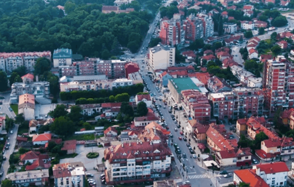 MUŠKARAC <span style='color:red;'><b>RANJEN U PUCNJAVI</b></span> U ARANĐELOVCU: Vatreni obračun kod kružnog toka!
